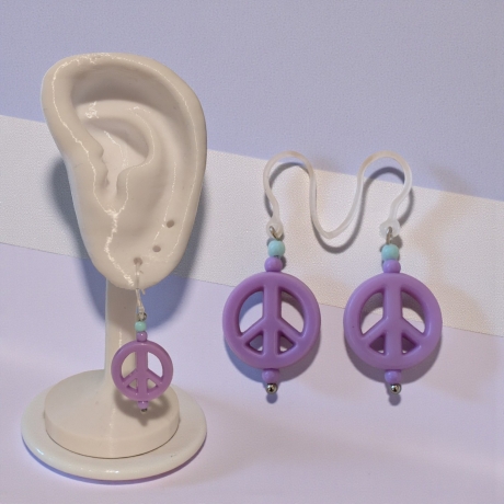 Ohrring mit PEACE Symbol