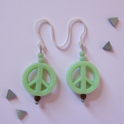 Ohrring mit PEACE Symbol