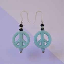 Ohrring mit PEACE Symbol