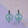 Ohrring mit PEACE Symbol