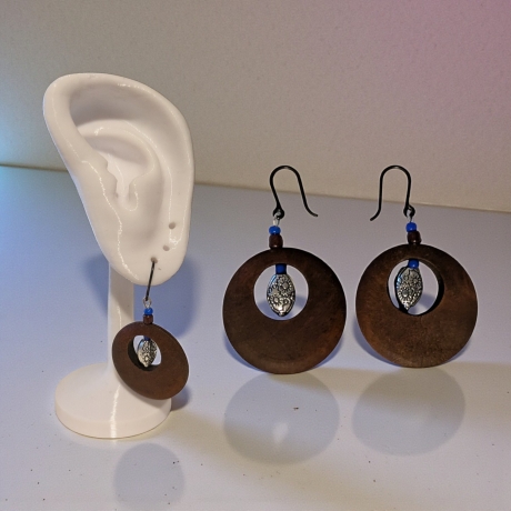 Ohrring mit Holzanhänger