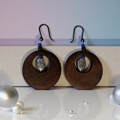 Ohrring mit Holzanhänger