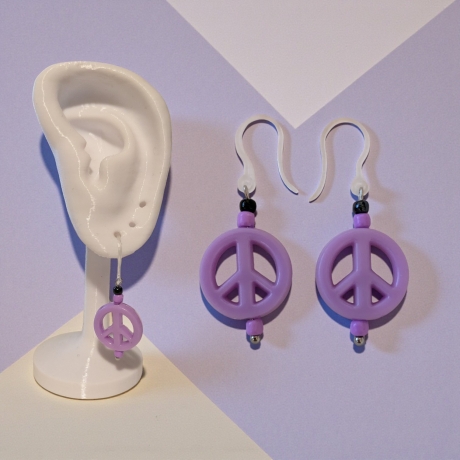 Ohrring mit PEACE Symbol