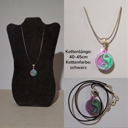 Kette mit Resin-Anhänger