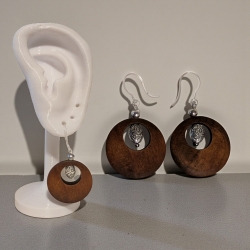 Ohrring mit Holzanhänger