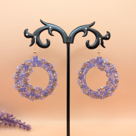Boho Hängeohrringe aus Glasperlen in Lila/Gold, handmade