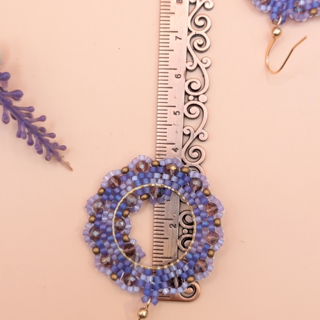 Boho Hängeohrringe aus Glasperlen in Lila/Gold, handmade