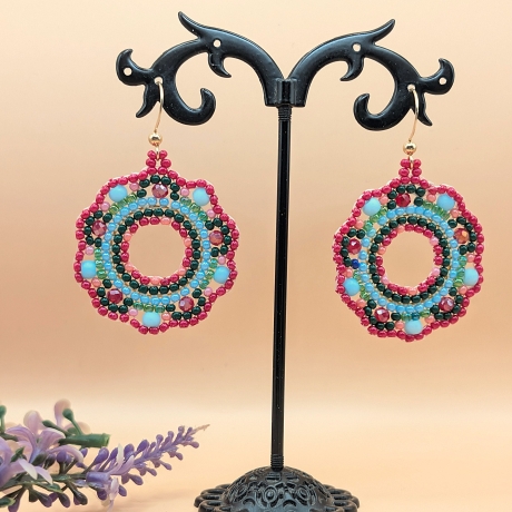 Boho Hängeohrringe aus Glasperlen in Rot/Blau/Gold, handmade