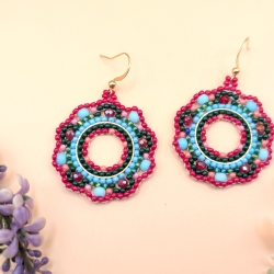 Boho Hängeohrringe aus Glasperlen in Rot/Blau/Gold, handmade