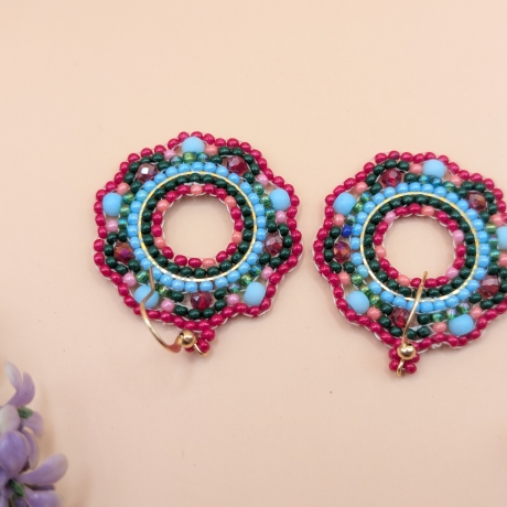 Boho Hängeohrringe aus Glasperlen in Rot/Blau/Gold, handmade