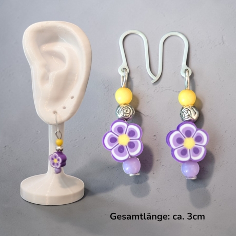 Farbenfrohe Ohrringe mit Blumenperlen