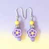 Farbenfrohe Ohrringe mit Blumenperlen