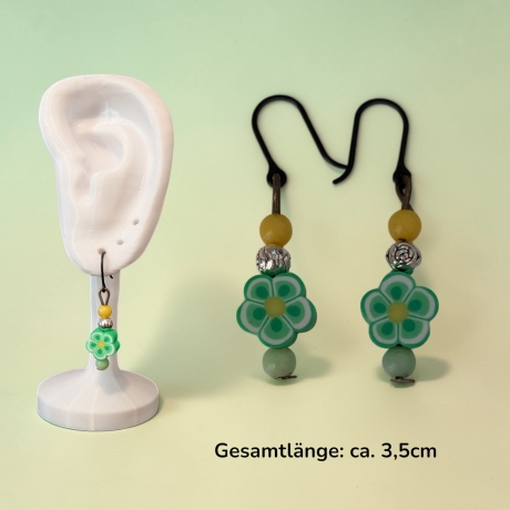 Farbenfrohe Ohrringe mit Blumenperlen