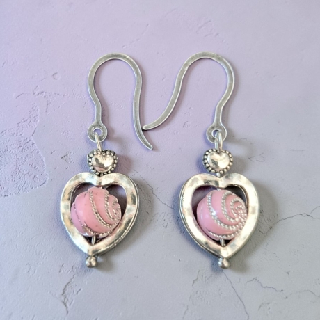 Farbenfrohe Ohrringe