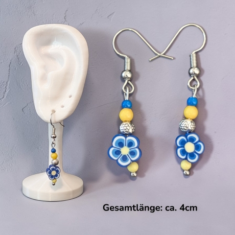 Farbenfrohe Ohrringe mit Blumenperlen
