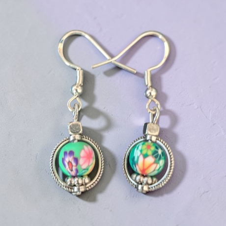 Bunte Perlenohrringe