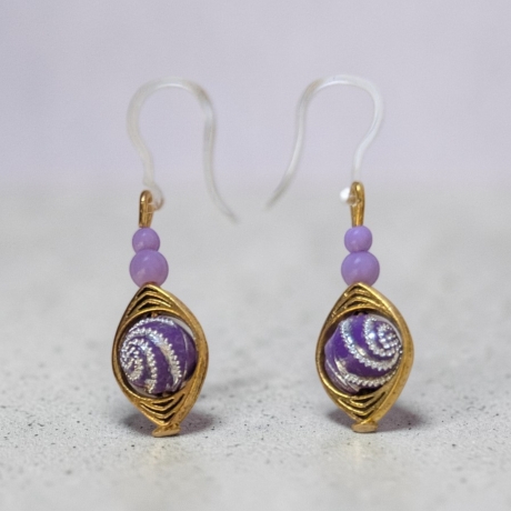 Farbenfrohe Ohrringe