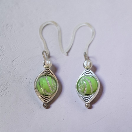 Farbenfrohe Ohrringe