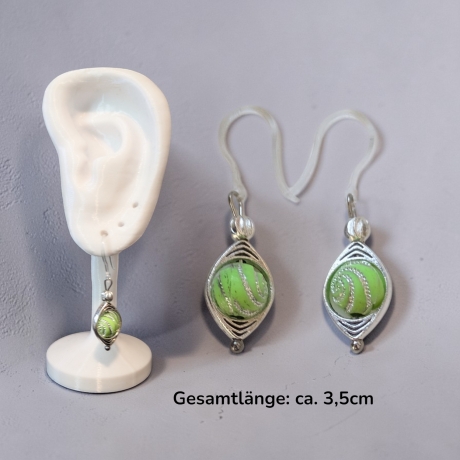 Farbenfrohe Ohrringe