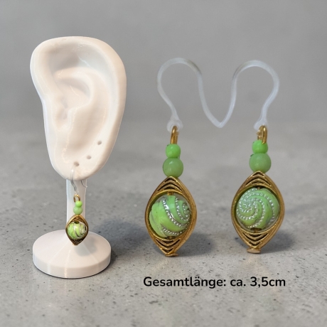 Farbenfrohe Ohrringe