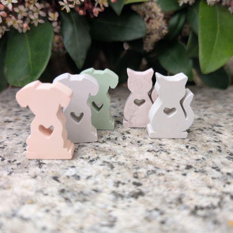 Mini-Hund oder Mini-Katze gegossen