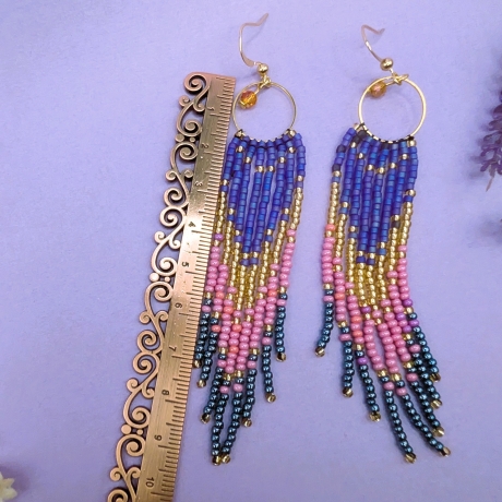 Ombre Fringe Ohrringe 9 cm – Boho Perlenohrringe Blau Rosa Gold