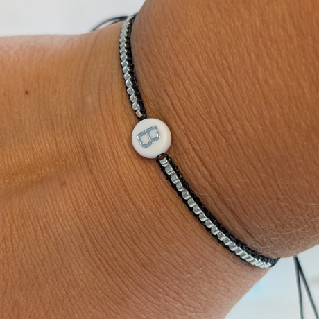 personalisiertes Armband Buchstabe | Schwarz, Weiß, Gold, Silber