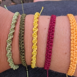 Makramee Armband bunt - Kreuzknoten oder Spiralknoten