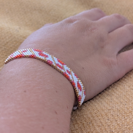 personalisiertes Armband Leo-Muster | Perlenarmband Wunschfarben