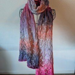 Schal mit schönem Farbverlauf - handgestrickt 