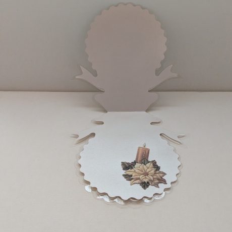 Weihnachtskarte als Kugel mit einer Schneeeule