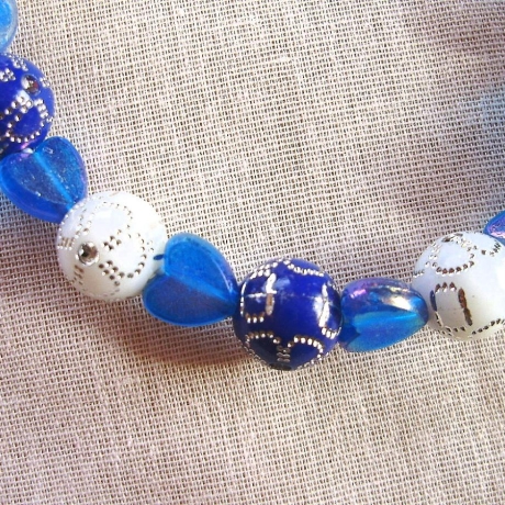 Perlenarmband♥blau-weiß♥mit Herz-Motivperlen♥von Hobbyhaus