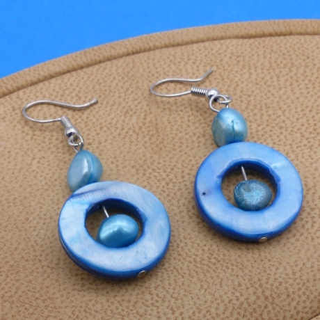 Ohrhänger, Perlmuttohrringe, blau, Ringe + Perlen, ca. 6 cm