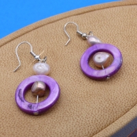 Ohrhänger, Perlmuttringen + Perlen, 6 cm, flieder, Ohrringe