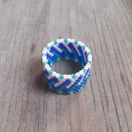 Ring aus Miyuki Delicas,blau/türkis/weiß