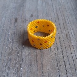 Ring aus Miyuki Delicas,gelb gepunktet, Handarbeit