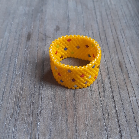 Ring aus Miyuki Delicas,gelb gepunktet