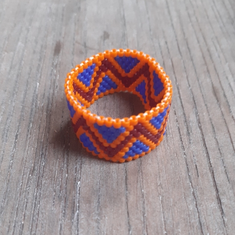 Ring aus Miyuki Delicas,orange/blau/rotbraun