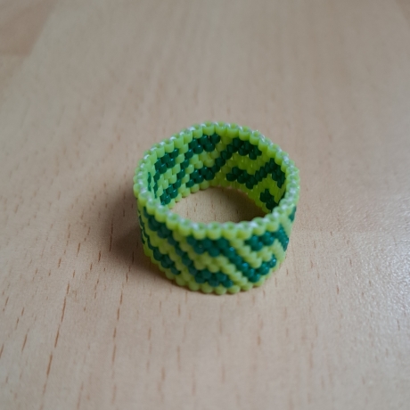 Ring aus Miyuki Delicas,grün, Unikat, Handarbeit