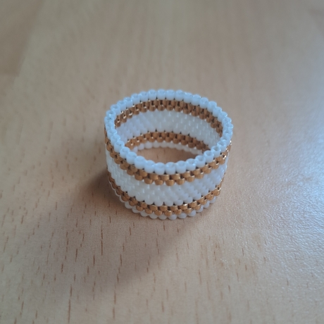 Ring aus Miyuki Delicas,weiß/ gold, Unikat