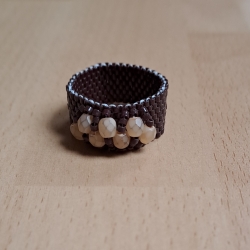 Ring aus Miyuki Delicas & Glasschiffperlen, braun, Unikat