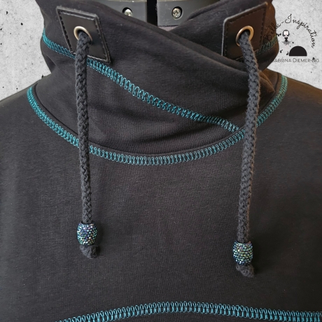Hoodie Loopwickelkragen schwarz mit Petrolabgesetzt
