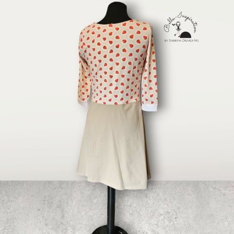Kleid Bubikragen Erdbeeren