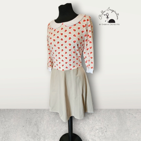 Kleid Bubikragen Erdbeeren