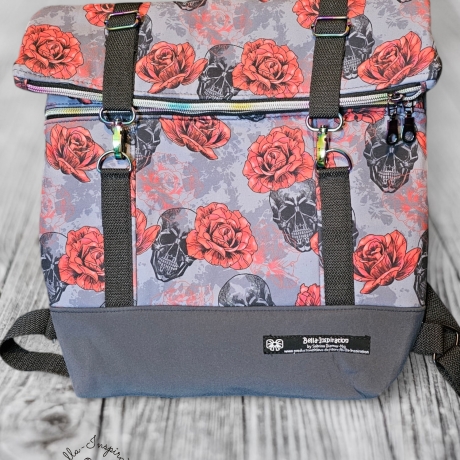 Rolltoprucksack Rucksack Sarah Skull grau rot