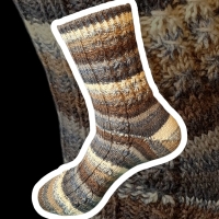 Irish Coffee - asymmetrische Mustersocken Gr. 42