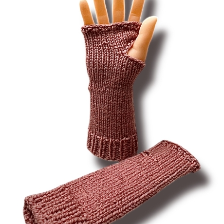 Arm Stulpen „Amarini“ aus Merinowolle – handgestrickt im Allgäu