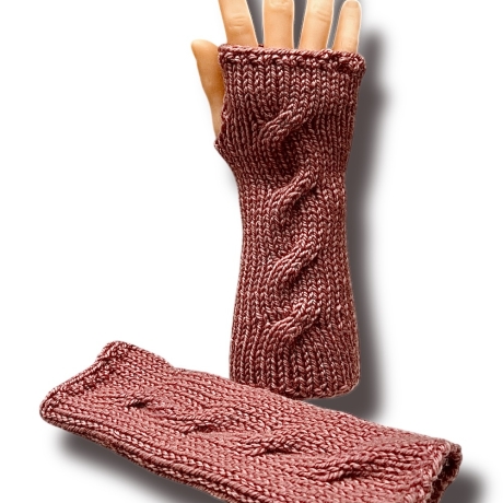 Arm Stulpen „Amarini“ aus Merino mit Zopfmuster handgestrickt