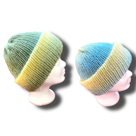 1 Handgestrickte Wollmütze 2 Outfits aus dem wunderschönen Allgäu