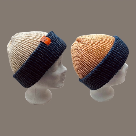 Handgestrickte wendbare Wollmütze aus dem Allgäu doppellagig